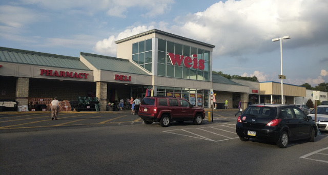 Weis Markets | 1321 Blue Valley Dr, Pen Argyl, PA 18072 | Phone: (610) 863-6689