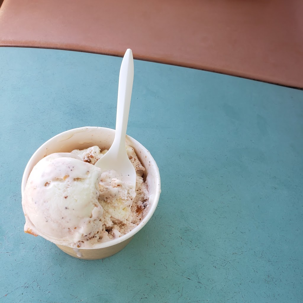 Old Lyme Ice Cream Shoppe and Café | 34 Lyme St, Old Lyme, CT 06371 | Phone: (860) 434-6942