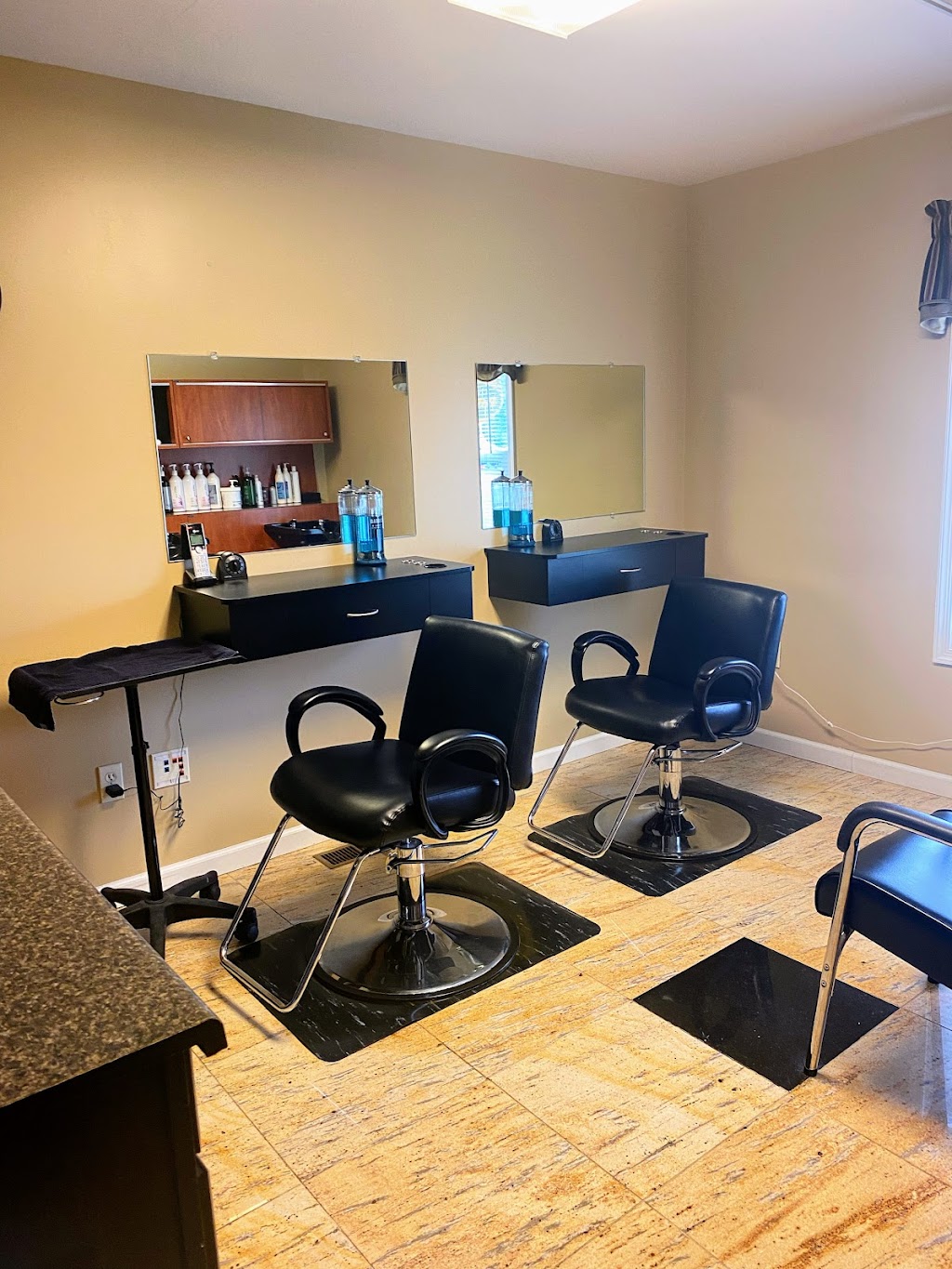 Cutest Little Hair House | 1856 Burlington-Mount Holly Rd, Mt Holly, NJ 08060 | Phone: (609) 261-4422