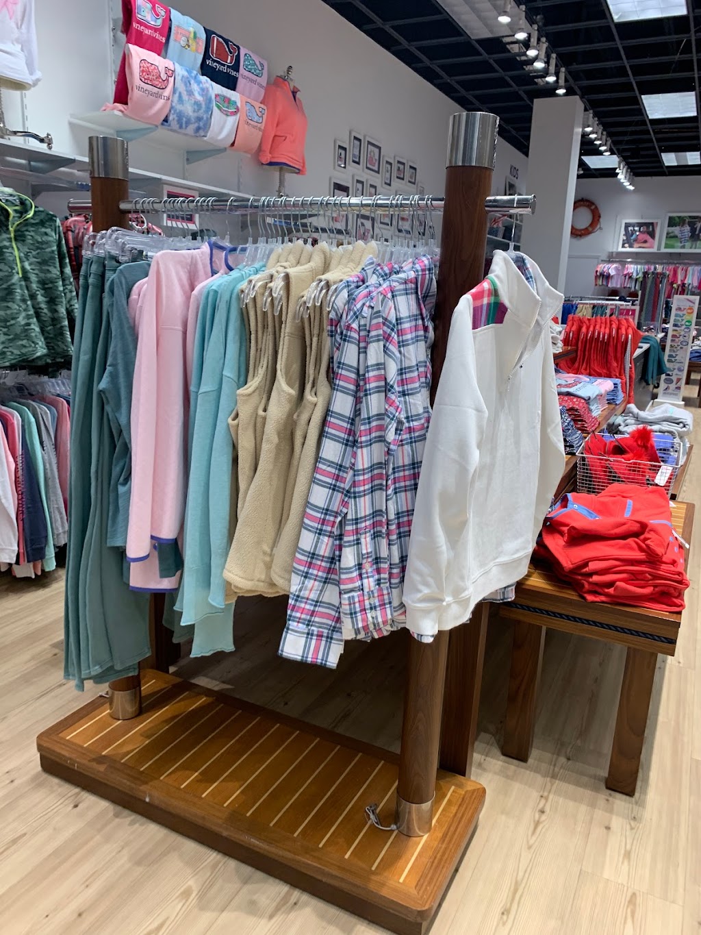 vineyard vines outlet | The Mills at Jersey Gardens, 651 Kapkowski Rd Space# 1020, Elizabeth, NJ 07201 | Phone: (908) 677-5912