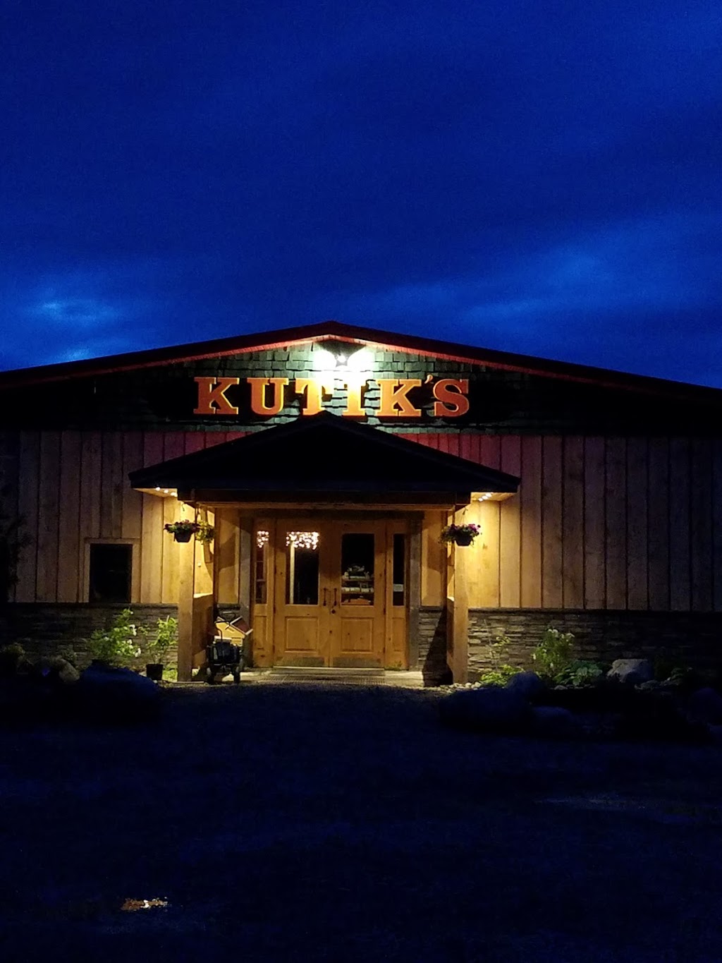 Kutiks Everything Bees | 3442 NY-12, Oxford, NY 13830 | Phone: (607) 843-2337