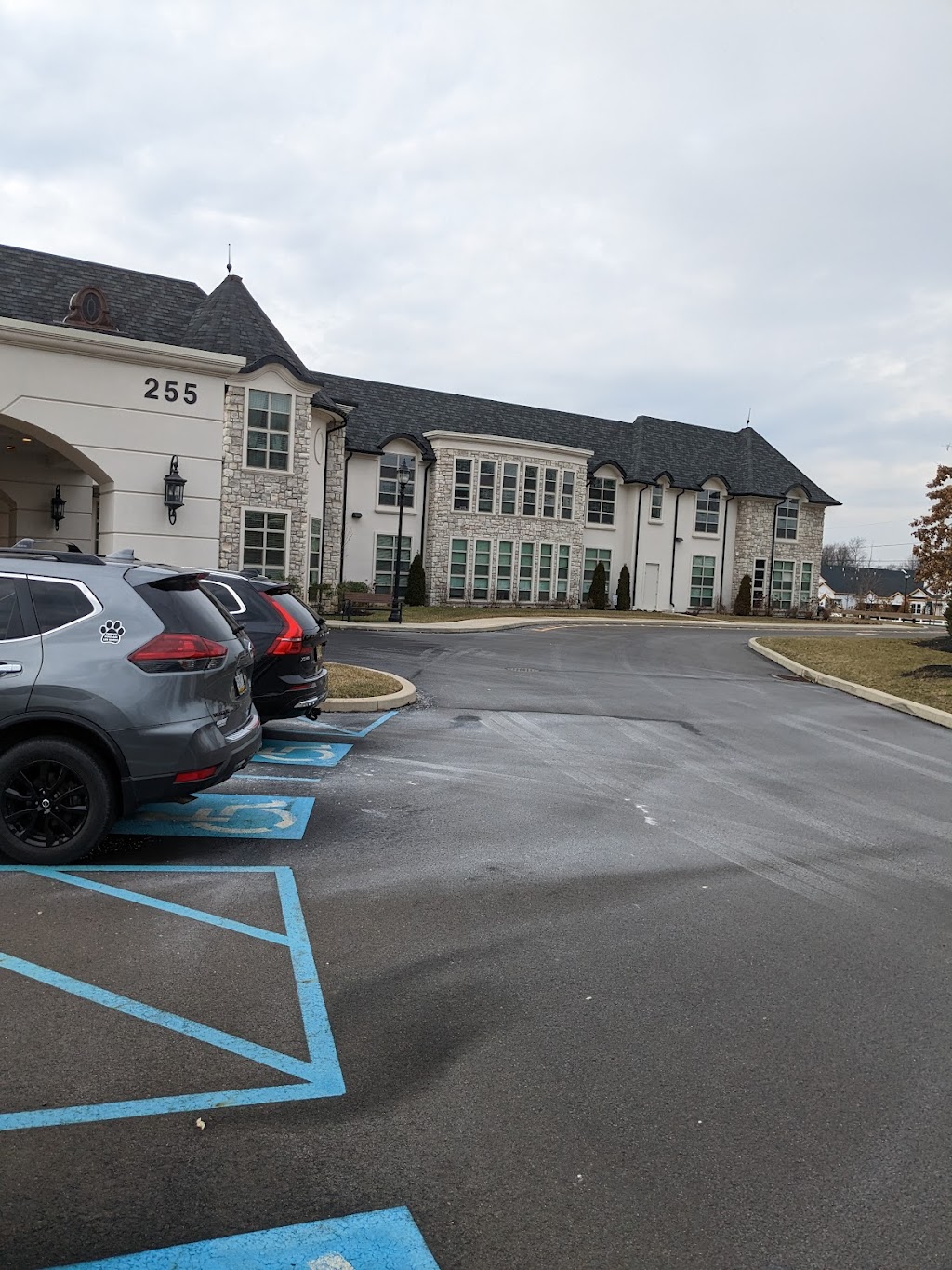 Heartis Yardley Assisted Living | 255 Oxford Valley Rd, Yardley, PA 19067 | Phone: (267) 907-7977