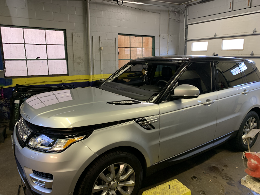 D Professional Auto Glass | 2056 Stanley St, New Britain, CT 06053 | Phone: (860) 333-6538