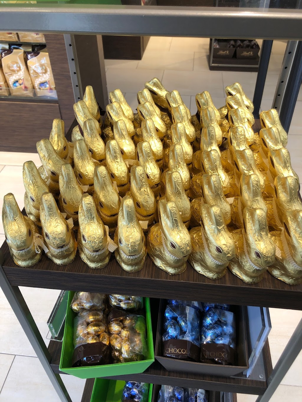 Lindt Chocolate Shop | Hamptons District, 498 Red Apple Ct Suite 441B, Central Valley, NY 10917 | Phone: (845) 928-2123