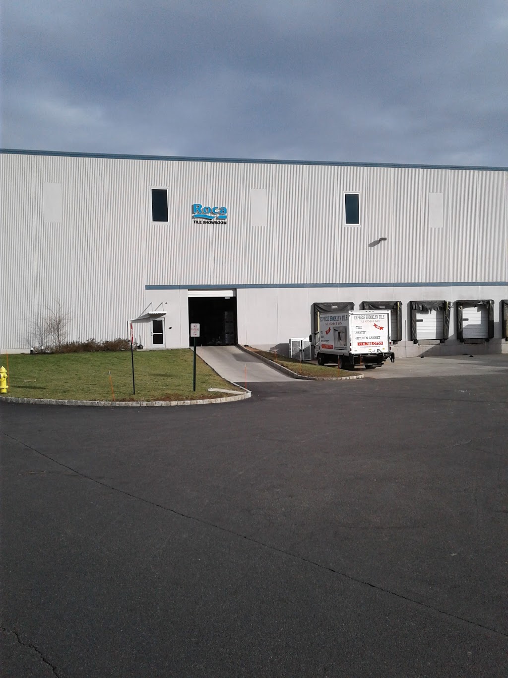 Roca Carteret Showroom & Distribution Center | 8001 Industrial Avenue, Carteret, NJ 07008 | Phone: (732) 953-3030