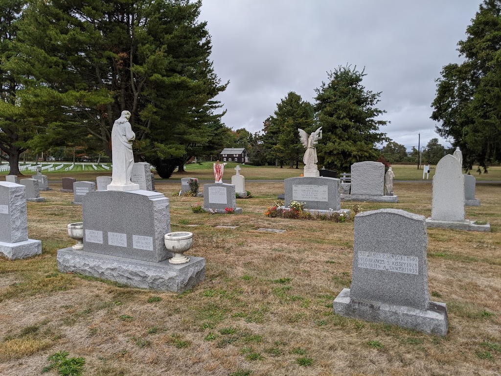 Calvary Cemetery-St Mary | 307 Bow Ln, Middletown, CT 06457 | Phone: (860) 347-6263