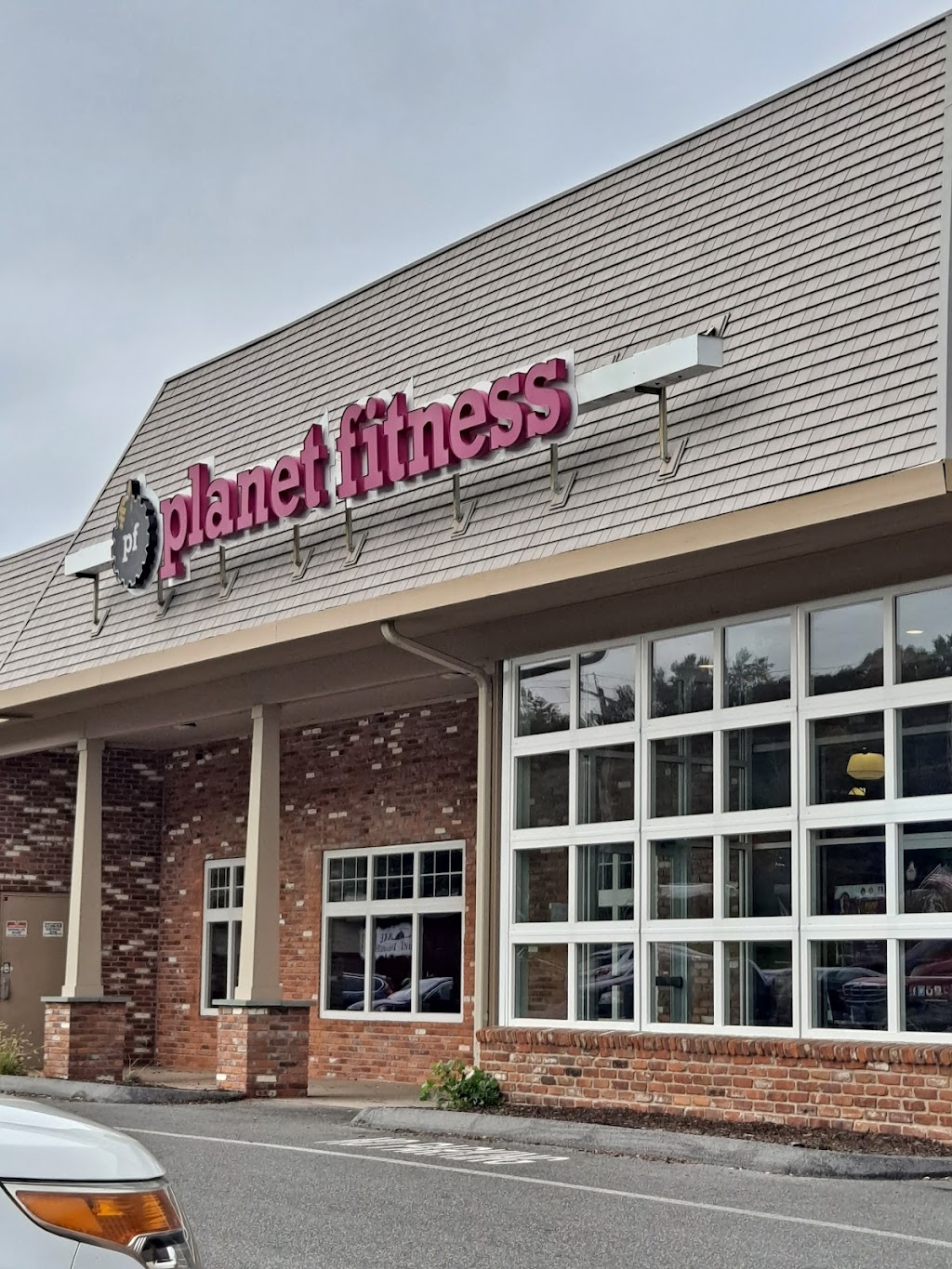 Planet Fitness | 150 Main St S, Southbury, CT 06487 | Phone: (203) 405-0257