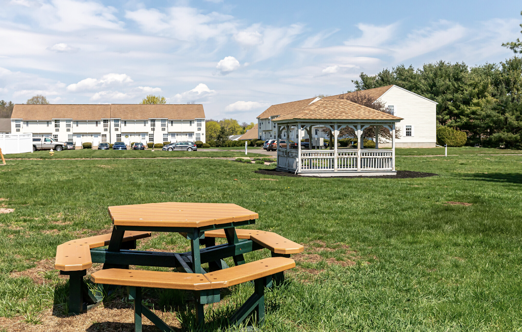 Cornfield Apartments | 60 Pinney St, Ellington, CT 06029 | Phone: (860) 875-2603