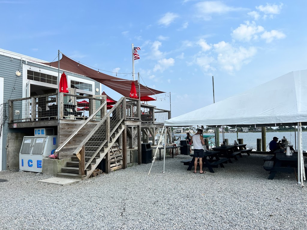 Shanks Waterfront Dining | 131-c Grove St, Clinton, CT 06413 | Phone: (860) 669-4224