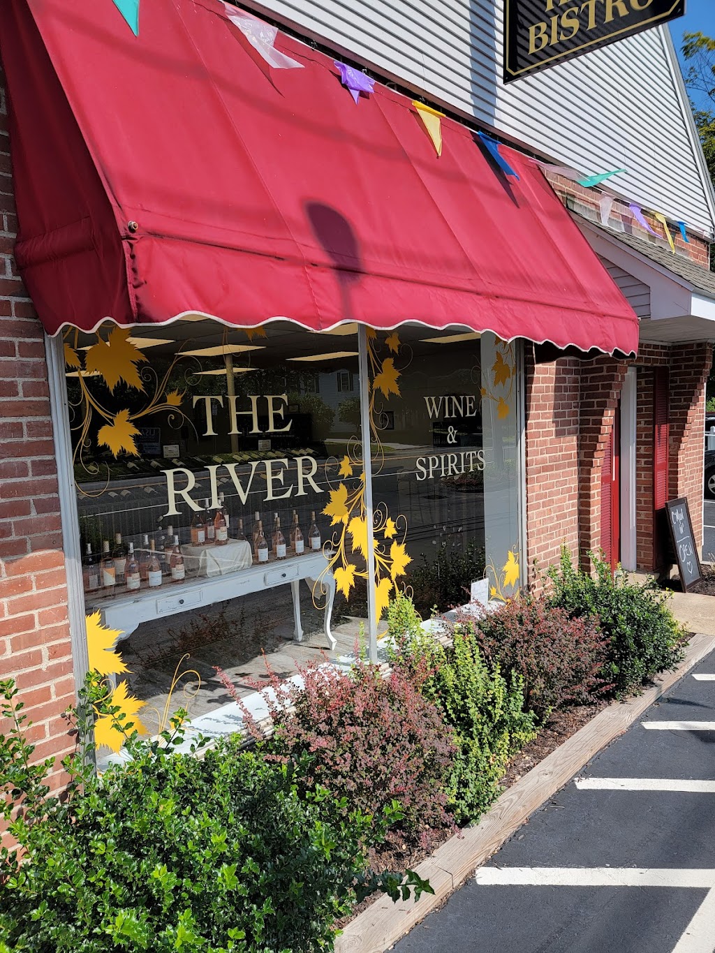 The River Wine & Spirits | 360 Main St, Pine Meadow, CT 06061 | Phone: (860) 379-0030