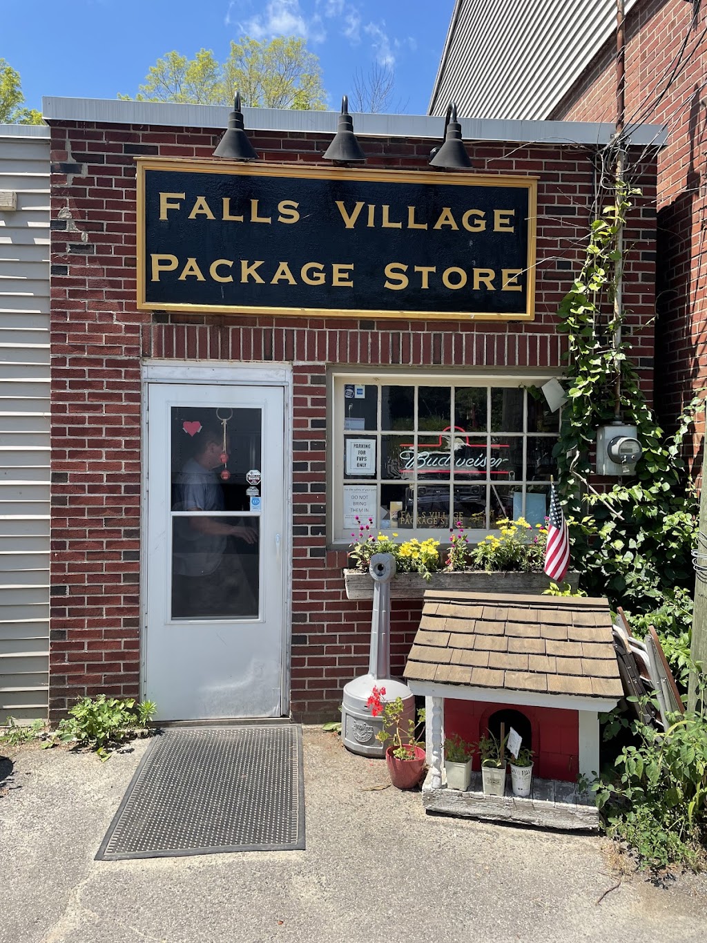Falls Village Package Store | 36 Railroad St, Falls Village, CT 06031 | Phone: (860) 824-7971