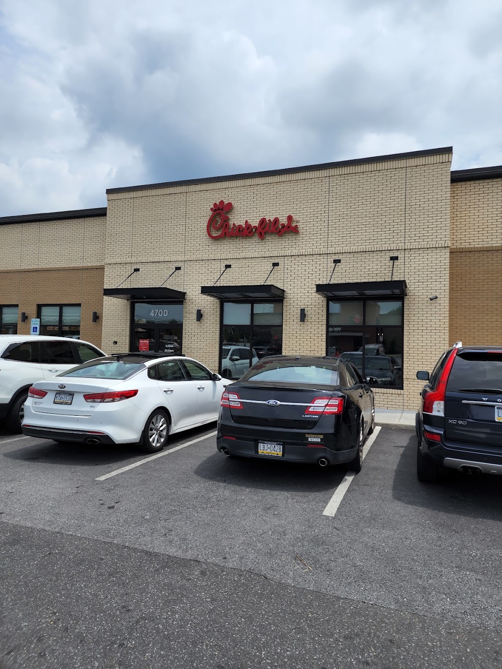 Chick-fil-A Brookhaven | 4700 Edgmont Ave, Brookhaven, PA 19015 | Phone: (610) 876-9600