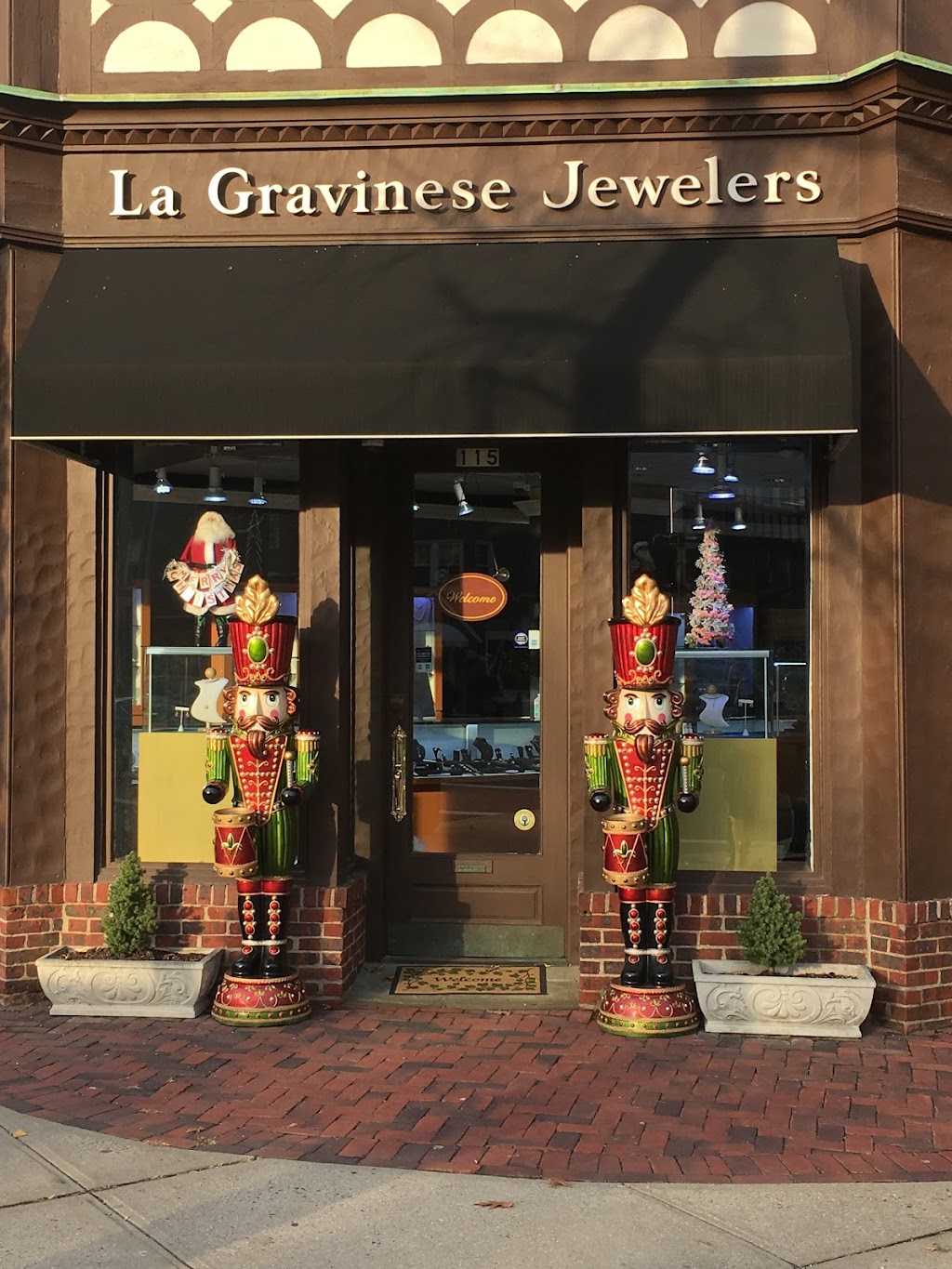 LaGravinese Jewelers | 115 Pondfield Rd, Bronxville, NY 10708 | Phone: (914) 337-0923