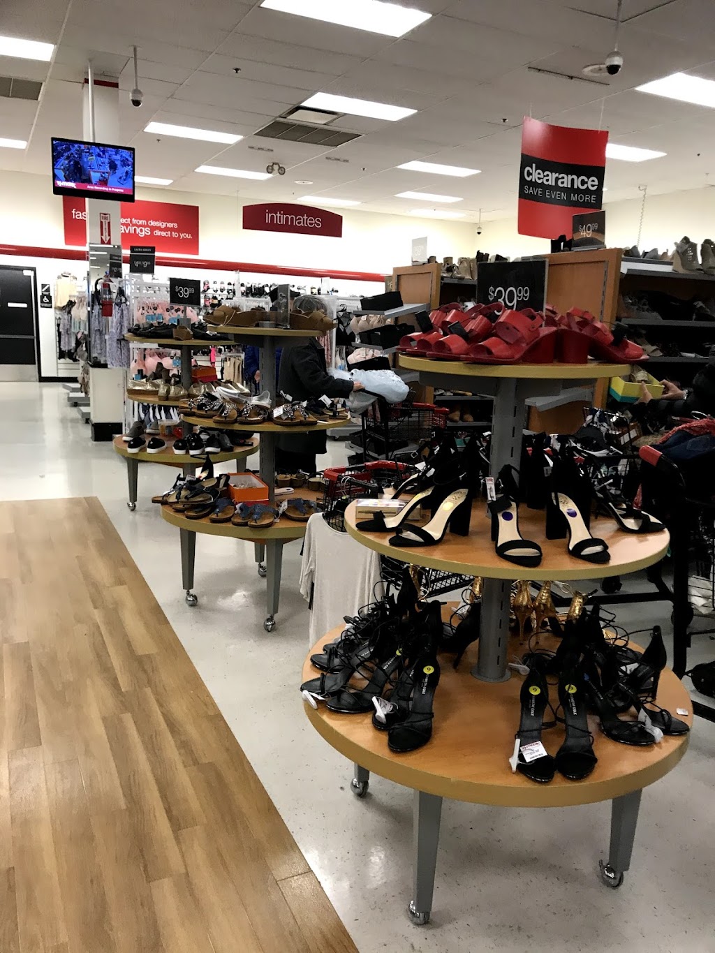 T.J. Maxx | 477 River Rd, Edgewater, NJ 07020 | Phone: (201) 840-7999