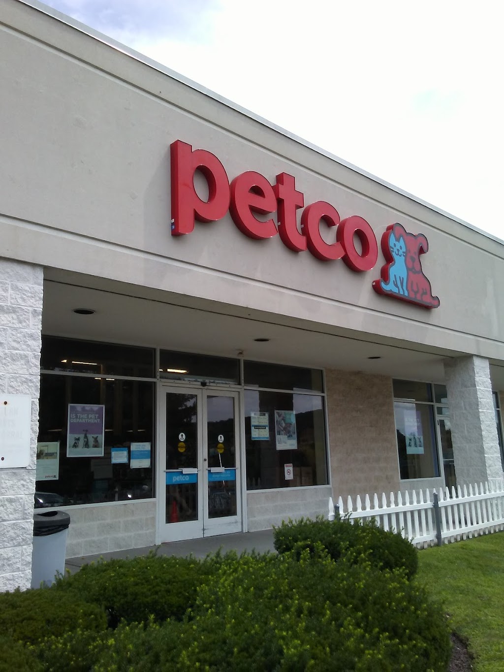 Petco | 169 Federal Rd, Brookfield, CT 06804 | Phone: (203) 775-3337