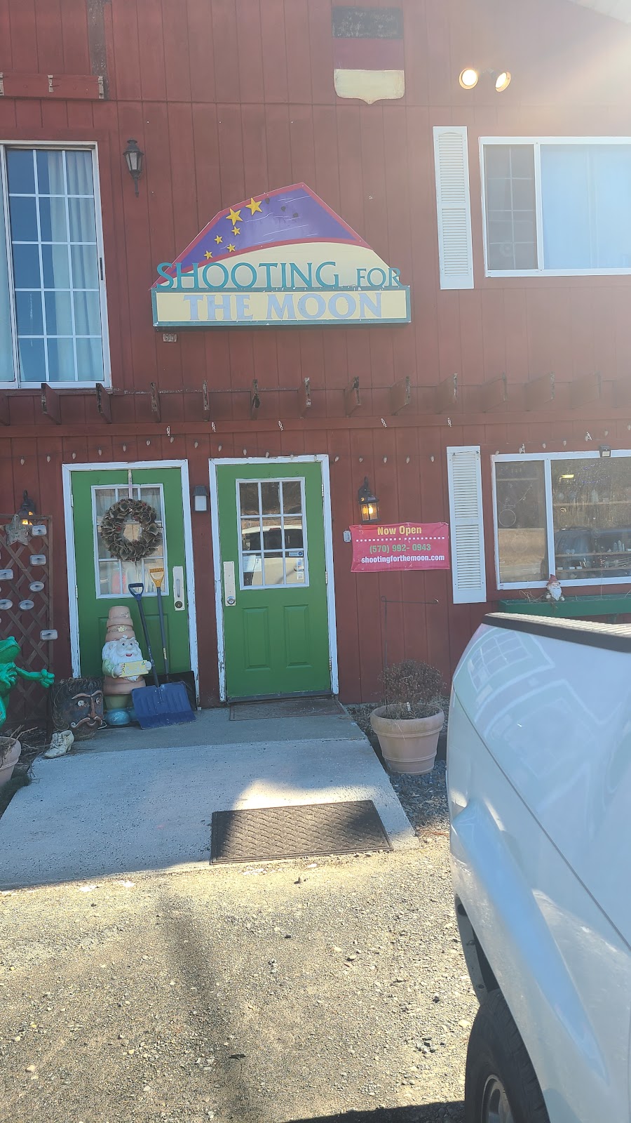 Shooting For the Moon | 6162 US-209, Stroudsburg, PA 18360 | Phone: (570) 992-0943