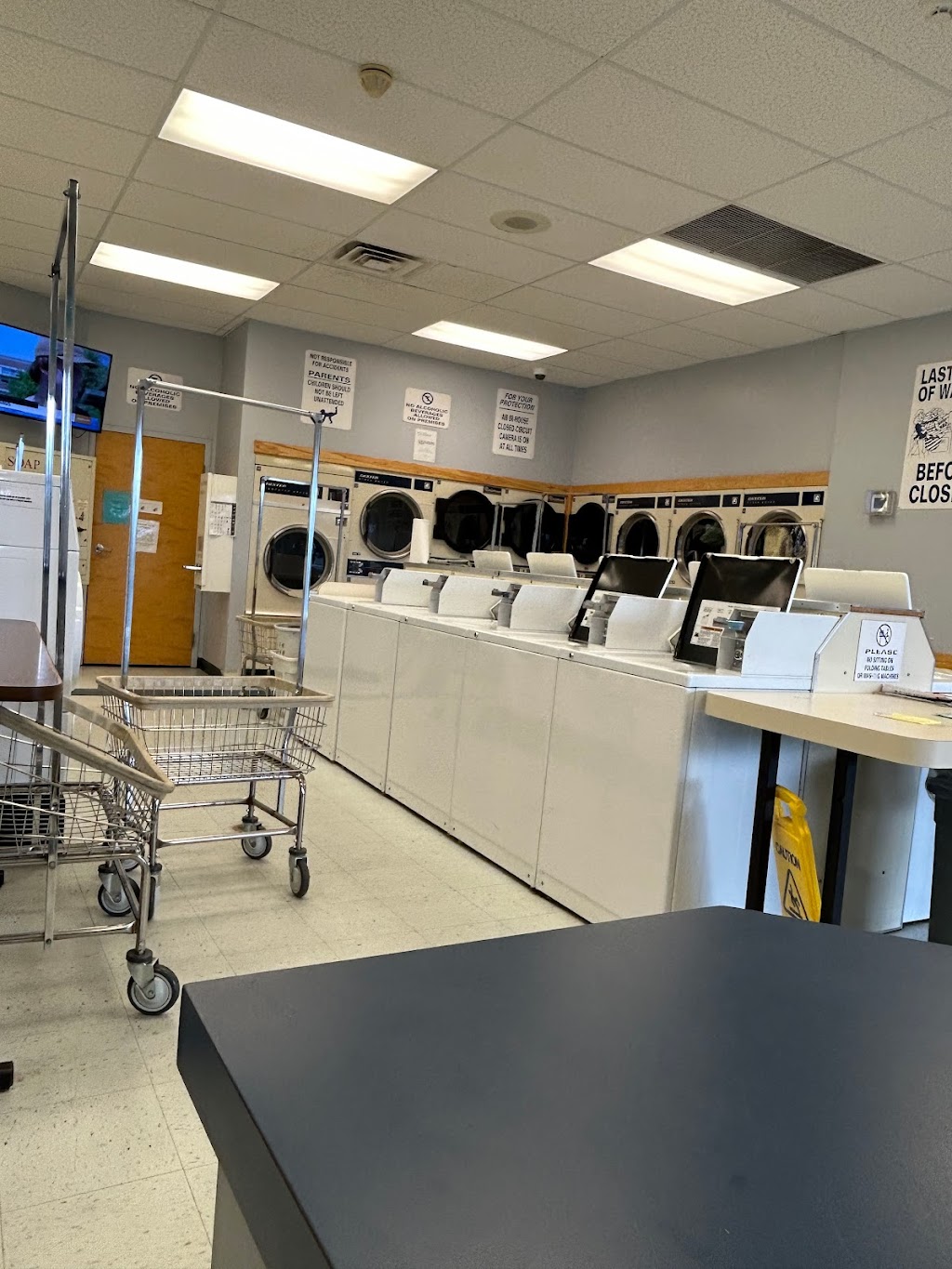 Bills Laundromat | 921 Drinker Turnpike, Covington Township, PA 18444 | Phone: (570) 842-6404