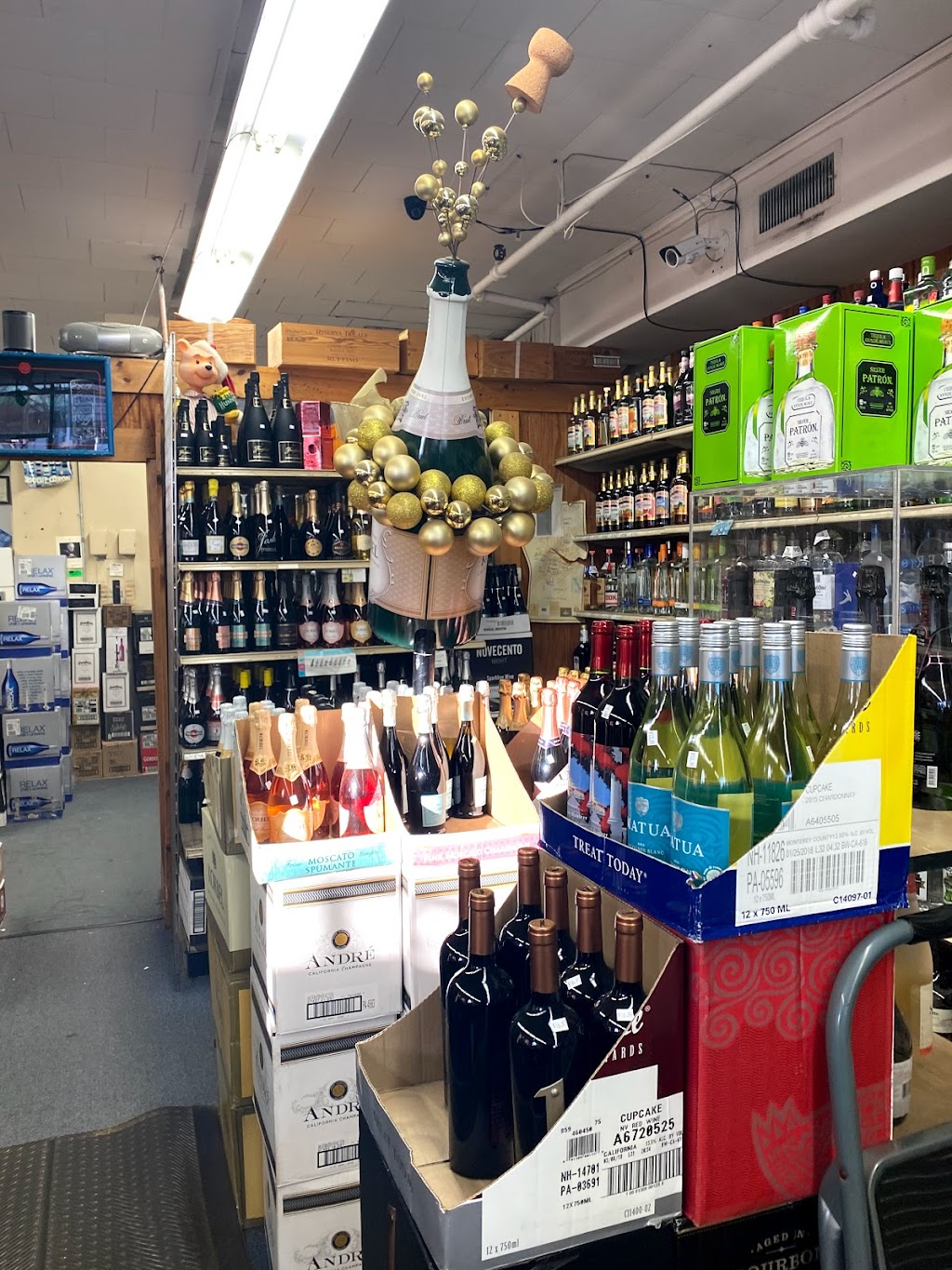 West Hills Wines & Liquors | 1720 New York Ave, Huntington Station, NY 11746 | Phone: (631) 271-7088