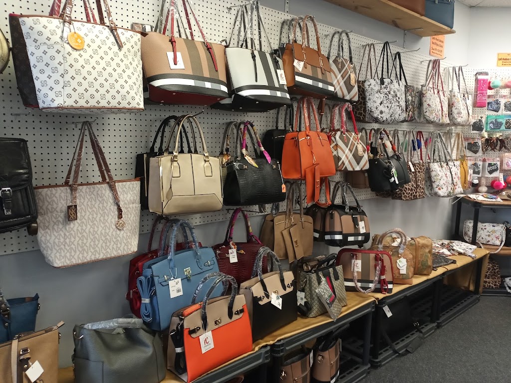 Lyndis Handbag Heaven | 5017 Milford Rd STE 2, East Stroudsburg, PA 18302 | Phone: (570) 664-6566