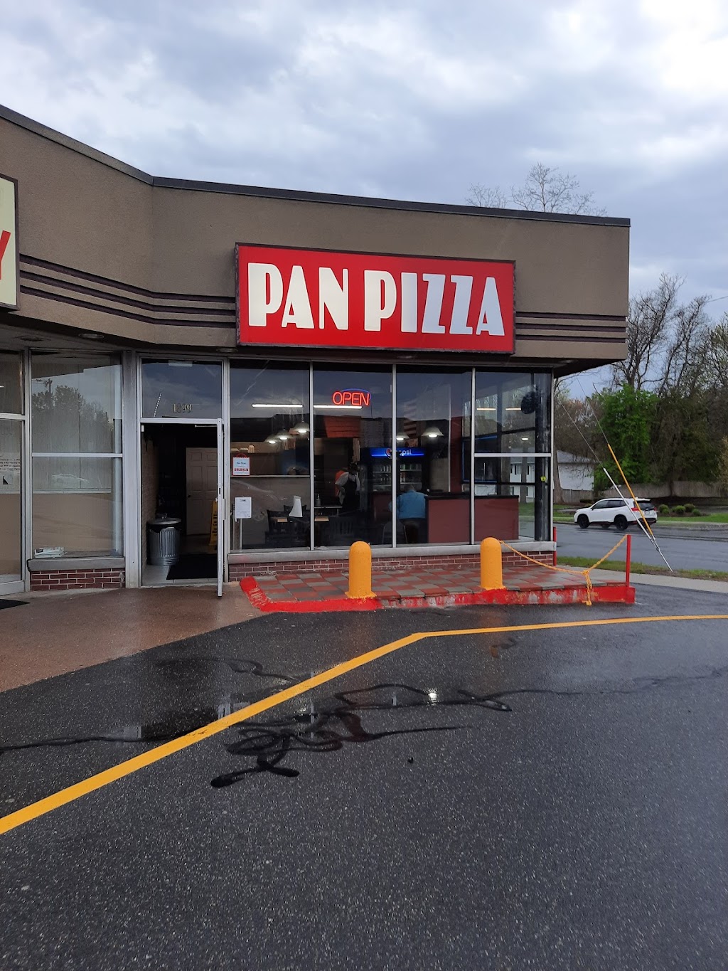 Pan Pizza | 1899 Wilbraham Rd, Springfield, MA 01129 | Phone: (413) 455-1292