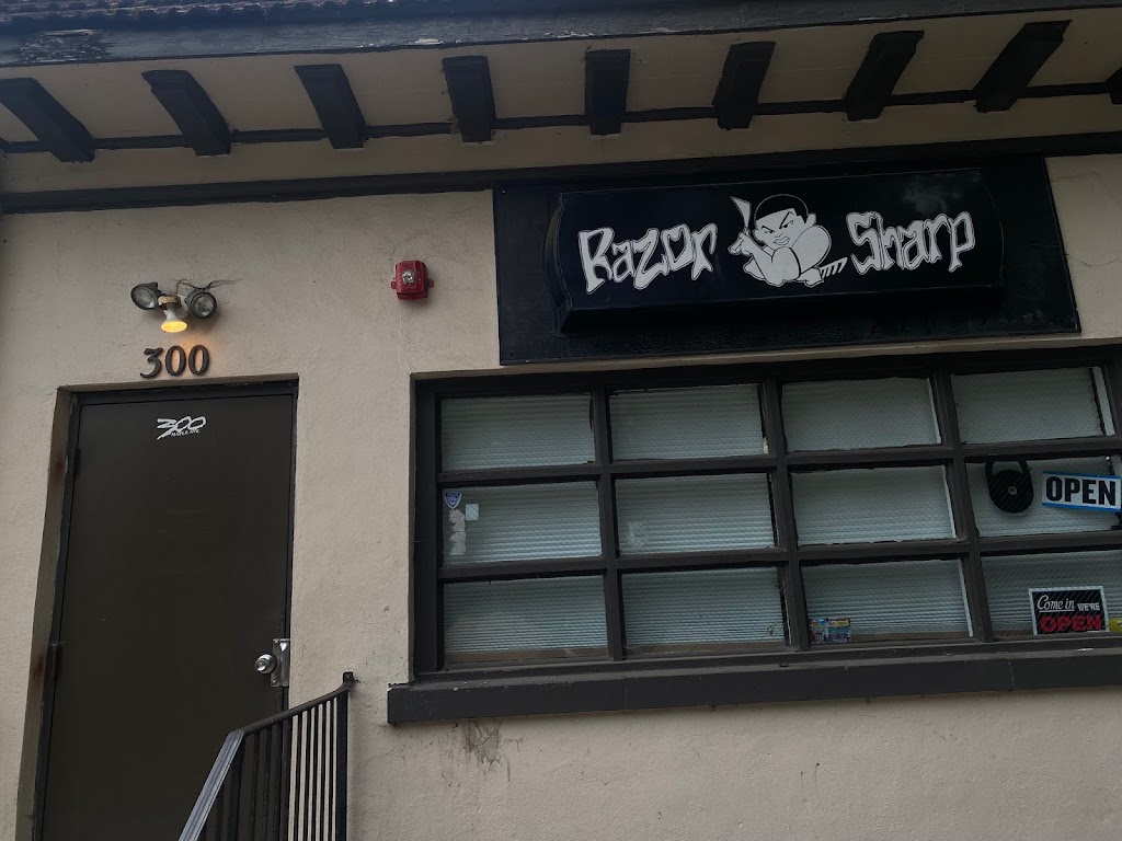 Razor Sharp Barbershop & Salon | 300 Maple Ave, Trenton, NJ 08618 | Phone: (609) 743-9388