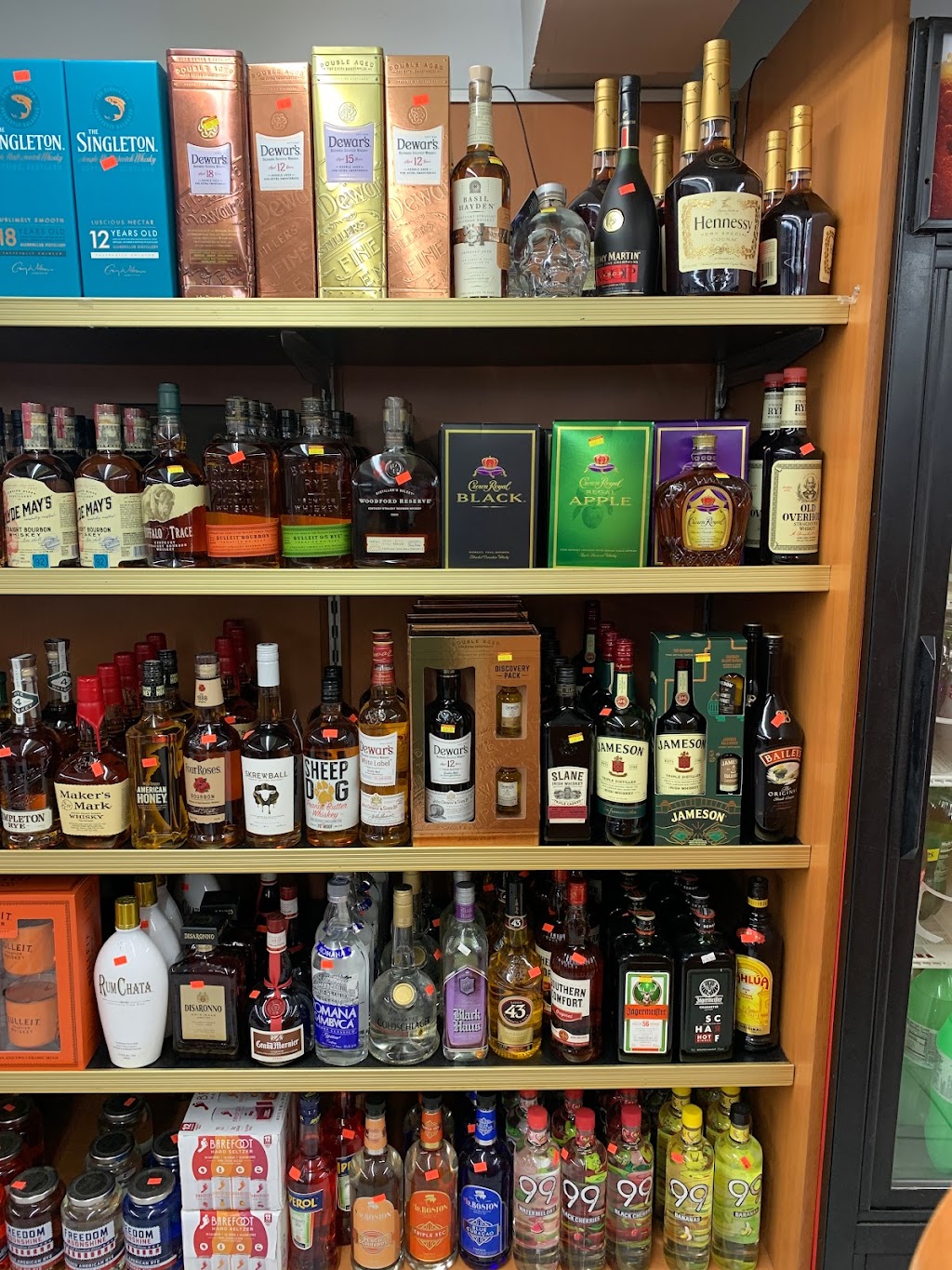 Morganville Liquor & Deli | 172 Tennent Rd, Morganville, NJ 07751 | Phone: (732) 591-1747