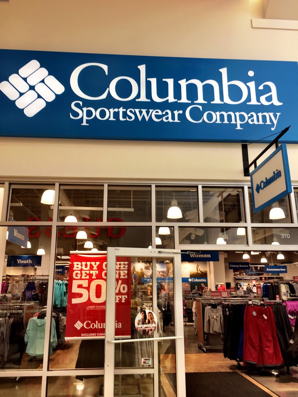 Columbia Factory Store | 200 Tanger Mall Dr Suite 221, Riverhead, NY 11901 | Phone: (631) 727-7078