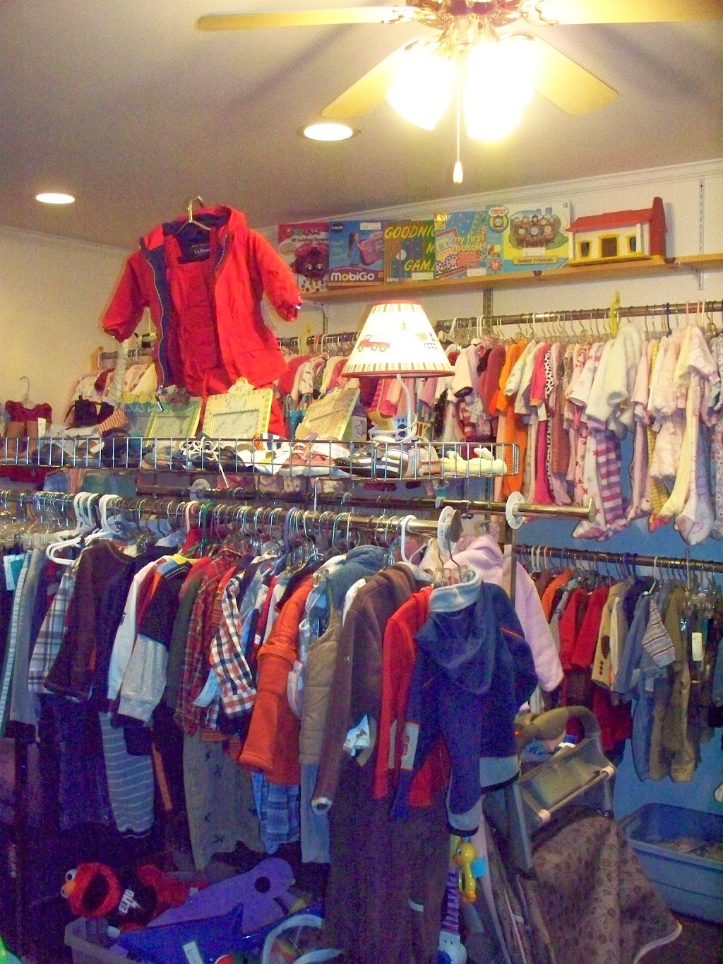 Red Ribbon Consignment Closet | 19 S Whitehorse Rd, Phoenixville, PA 19460 | Phone: (610) 935-9778