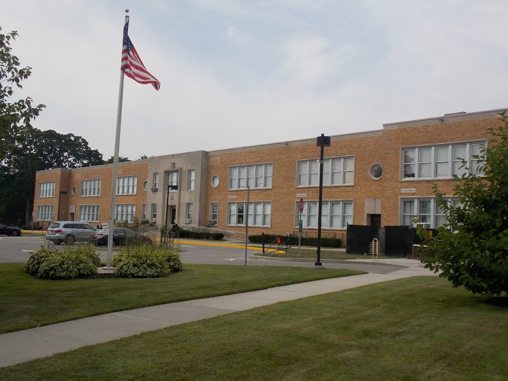 Sayville Union Free School | 99 Greeley Ave, Sayville, NY 11782 | Phone: (631) 244-6510