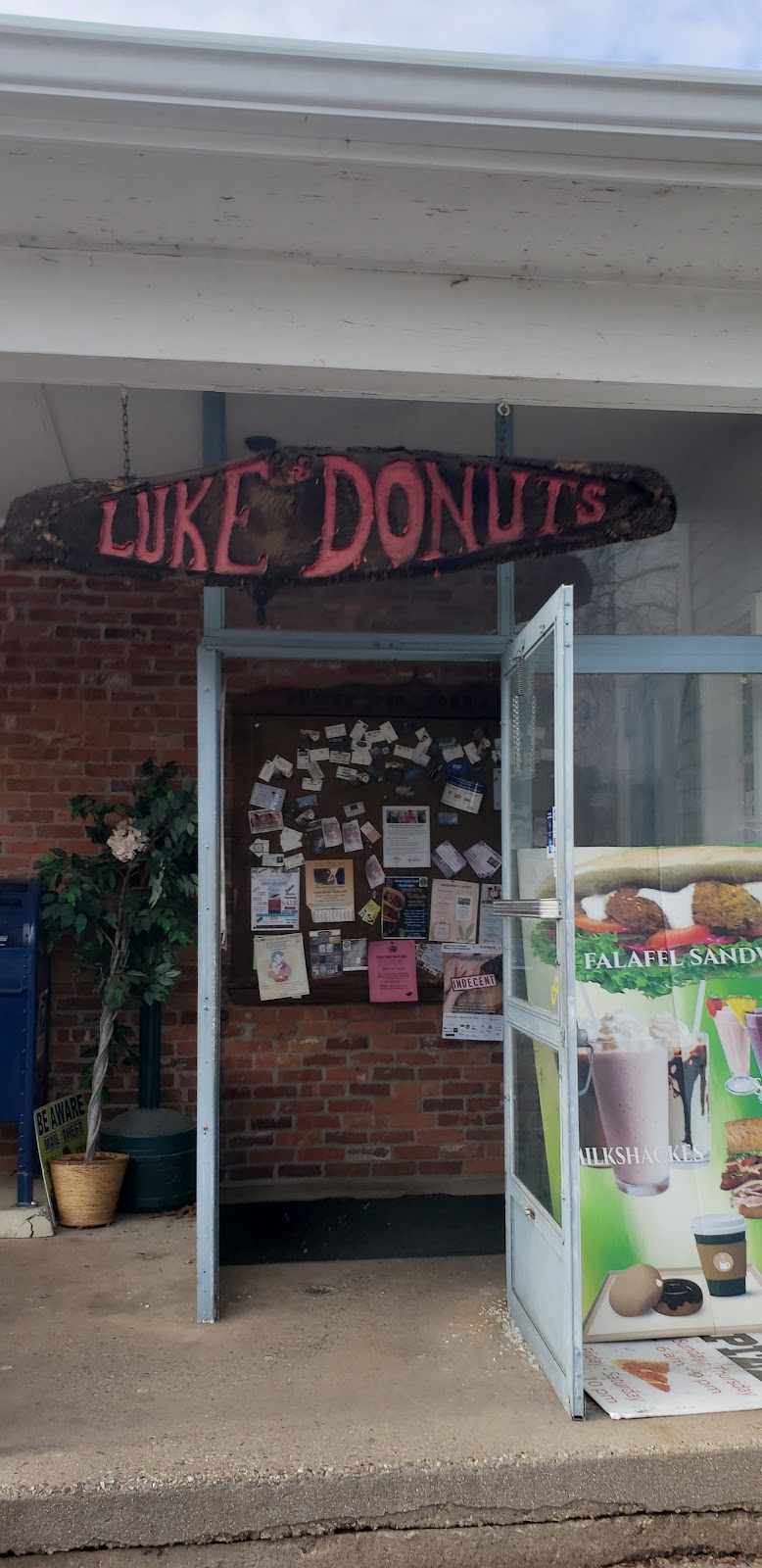 Lukes Donut Shop Inc | 395 W Avon Rd, Avon, CT 06001 | Phone: (860) 673-0622