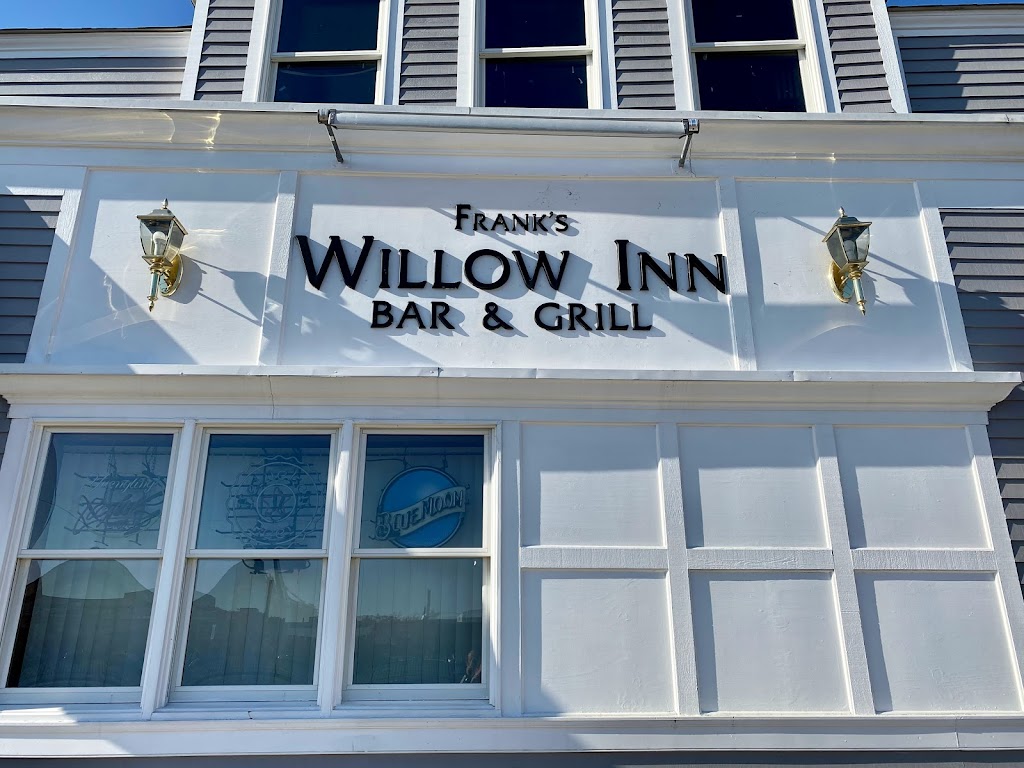 Franks Willow Inn Bar &Grill | 421 Main St, East Hartford, CT 06118 | Phone: (860) 568-9530