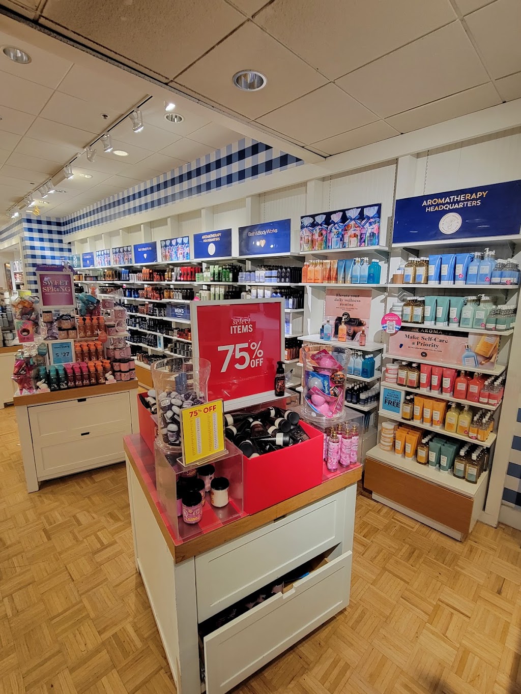 Bath & Body Works | Blue entrance, 1818 Franklin Mills Cir, Philadelphia, PA 19154 | Phone: (215) 612-0158