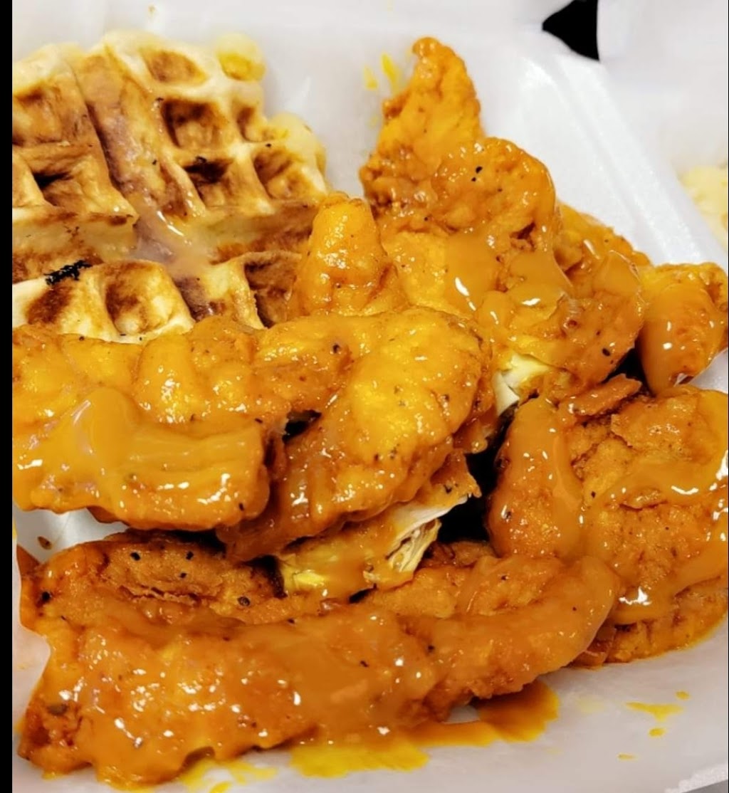 Roosters Chicken & Waffles- Meriden Mall | 470 Lewis Ave, Meriden, CT 06451 | Phone: (475) 321-2349