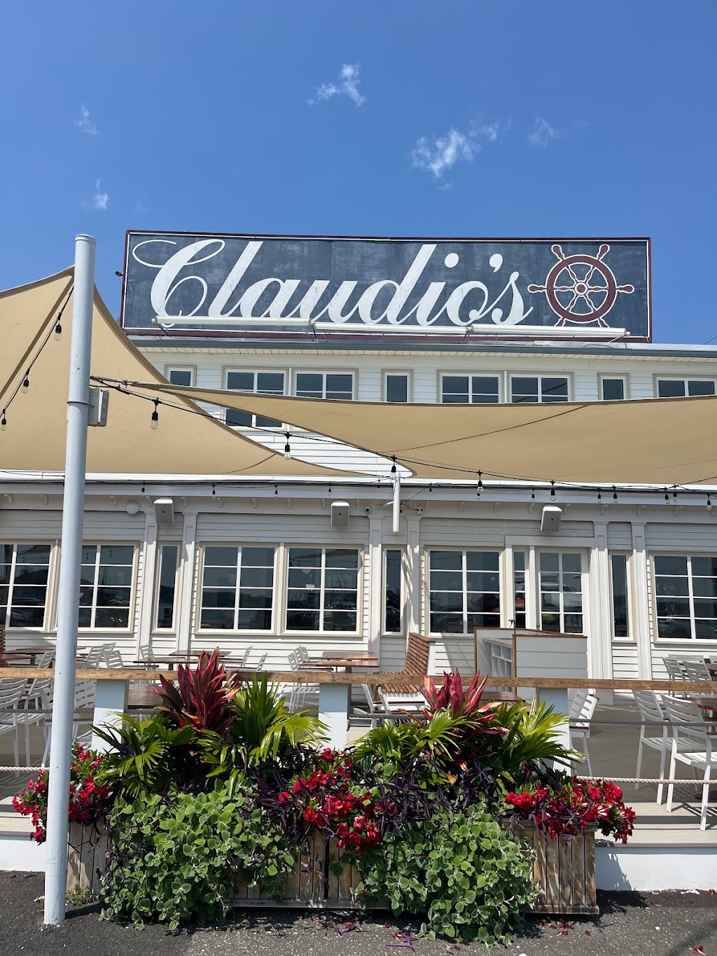Claudios Tavern & Grill | 111 Main St, Greenport, NY 11944 | Phone: (631) 477-0627