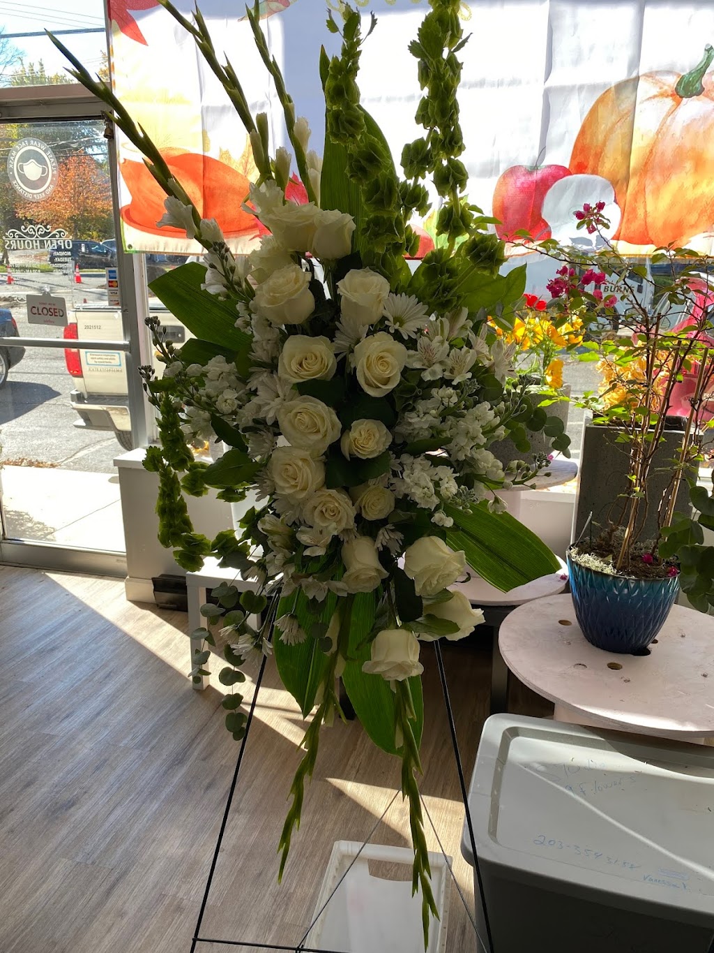 Broad River Flowers By Studio 9 | 126 New Canaan Ave, Norwalk, CT 06850 | Phone: (203) 354-3158