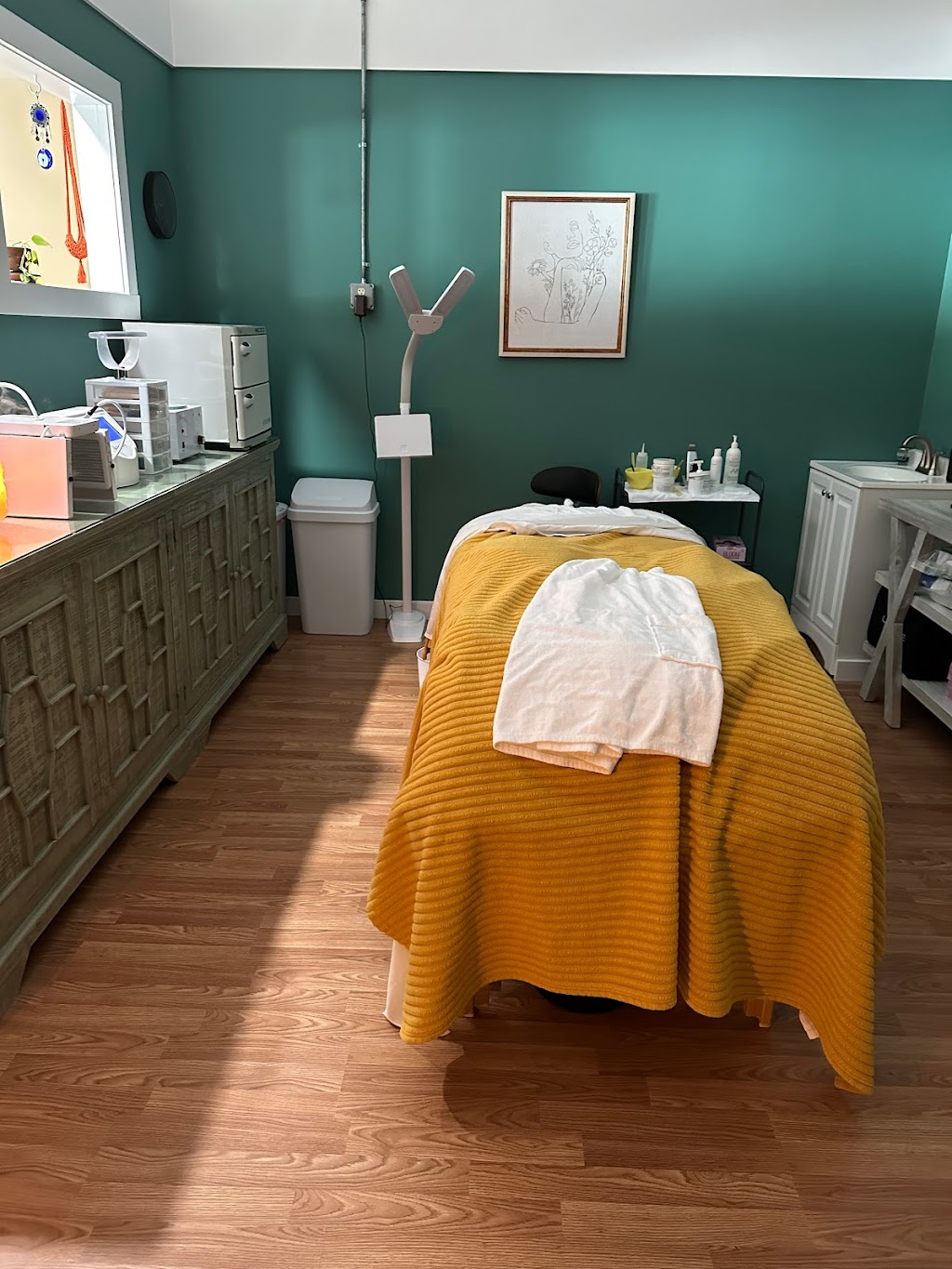 Ginger Roots Skin Bar | 535 College Hwy Suite C, Southwick, MA 01077 | Phone: (413) 523-9101