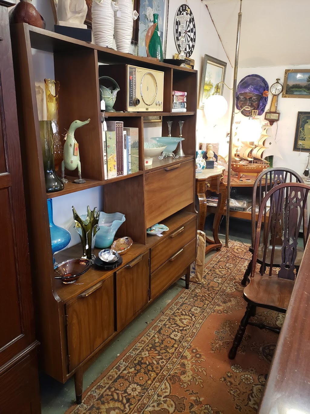 Rose Hill Antiques | 5066 US-209, Accord, NY 12404 | Phone: (845) 594-5752