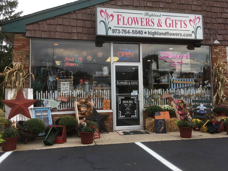 Highland Flowers and Gifts | 3 Church St, Vernon Township, NJ 07462 | Phone: (973) 764-5040