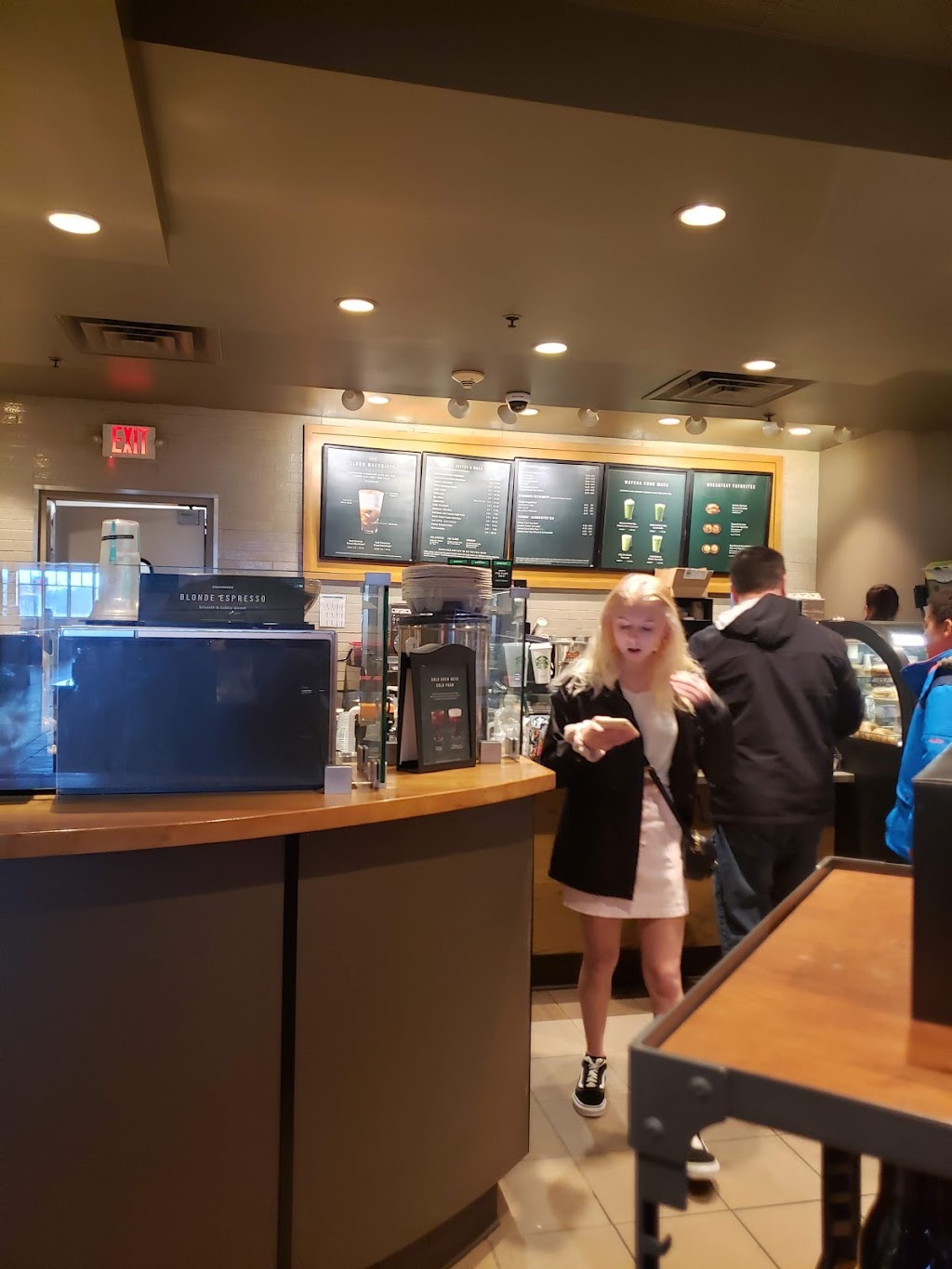 Starbucks | 127 NY State Thruway, Hannacroix, NY 12087 | Phone: (518) 618-4252