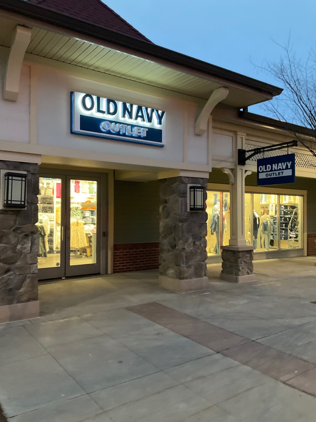 Old Navy Outlet | 624 Race Track Lane, Central Valley, NY 10917 | Phone: (845) 928-6992