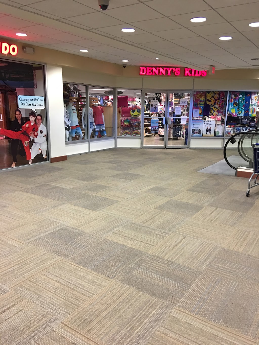 Dennys Fashion, Style, For All | 969 Central Park Ave # D, Scarsdale, NY 10583 | Phone: (914) 722-6077