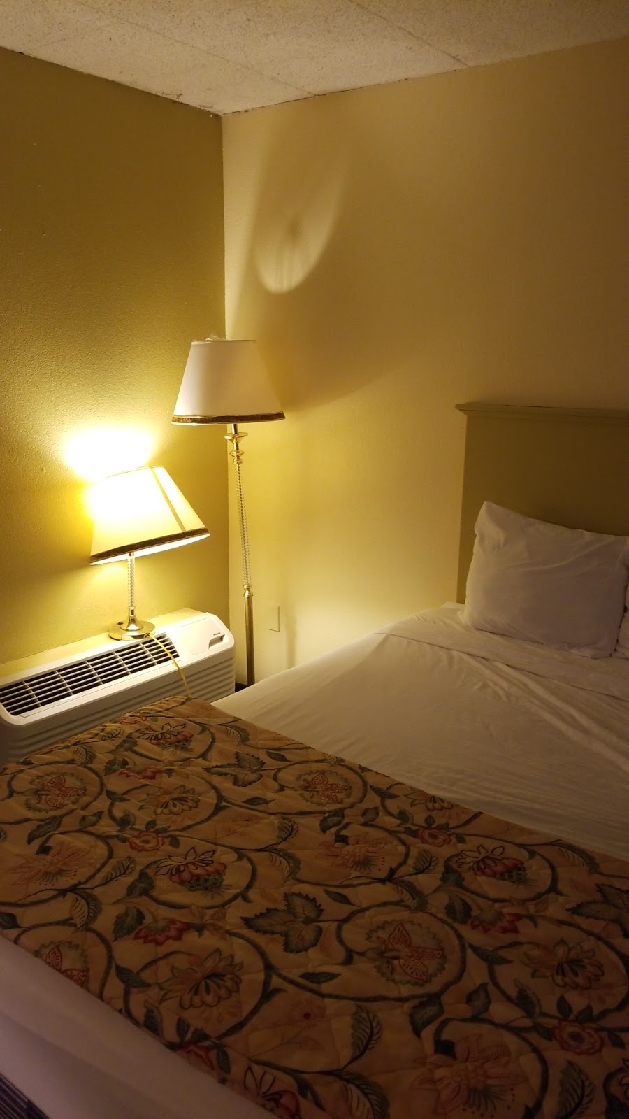 Good Nights Inn & Suites | 383 S Center St, Windsor Locks, CT 06096 | Phone: (860) 758-7930