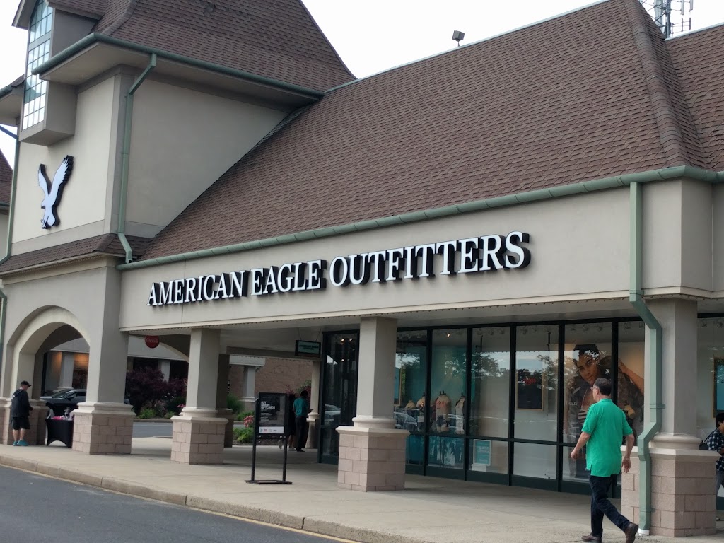 American Eagle Outlet | 537 Monmouth Rd Suite 116a, Jackson Township, NJ 08527 | Phone: (732) 928-4967