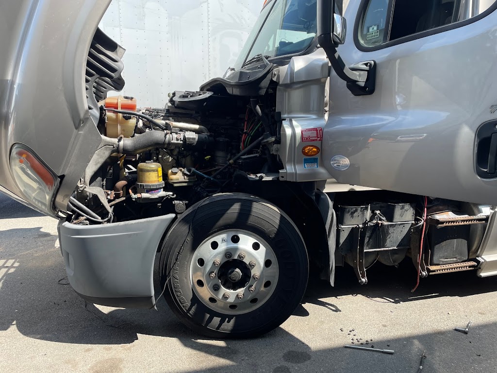 In & out truck repair | 125 Atwater St, Plantsville, CT 06479 | Phone: (475) 800-2625