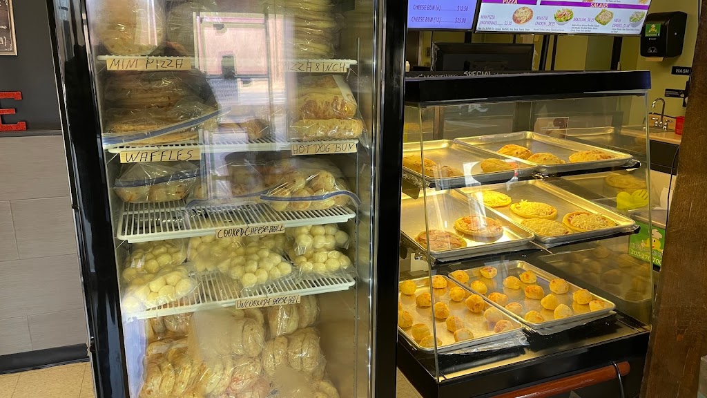 Cheese Bread Factory | 286 S Main St, Newtown, CT 06470 | Phone: (203) 270-7002