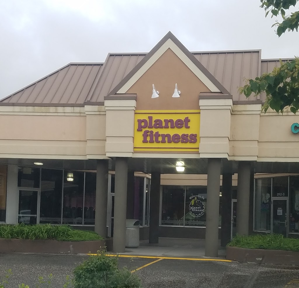 Planet Fitness | 250 W Montauk Hwy, Hampton Bays, NY 11946 | Phone: (631) 723-3174