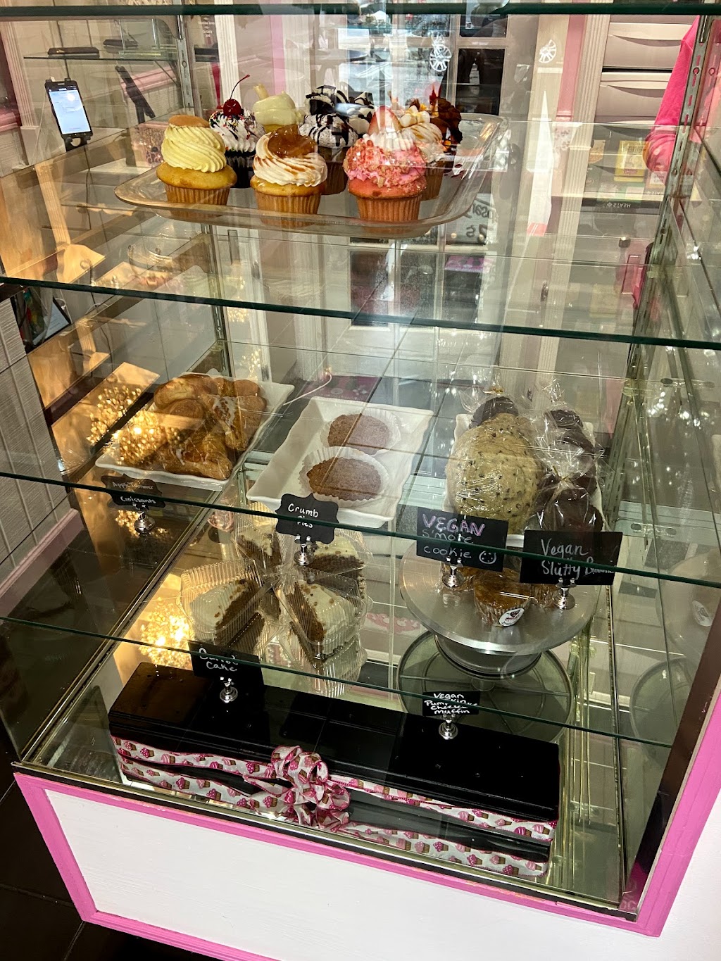 Cupcake Cutie Boutique | 8 S 6th Ave, Mt Vernon, NY 10550 | Phone: (914) 530-5536