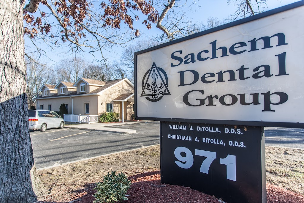Sachem Dental Group Holbrook-Broadway | 971 Broadway Ave, Holbrook, NY 11741 | Phone: (631) 589-8451