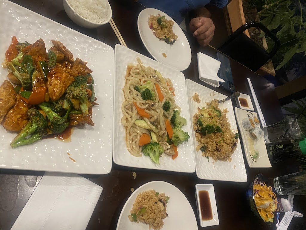 Makoto Asian Cuisine | 1224 St Georges Ave, Avenel, NJ 07001 | Phone: (732) 636-3999