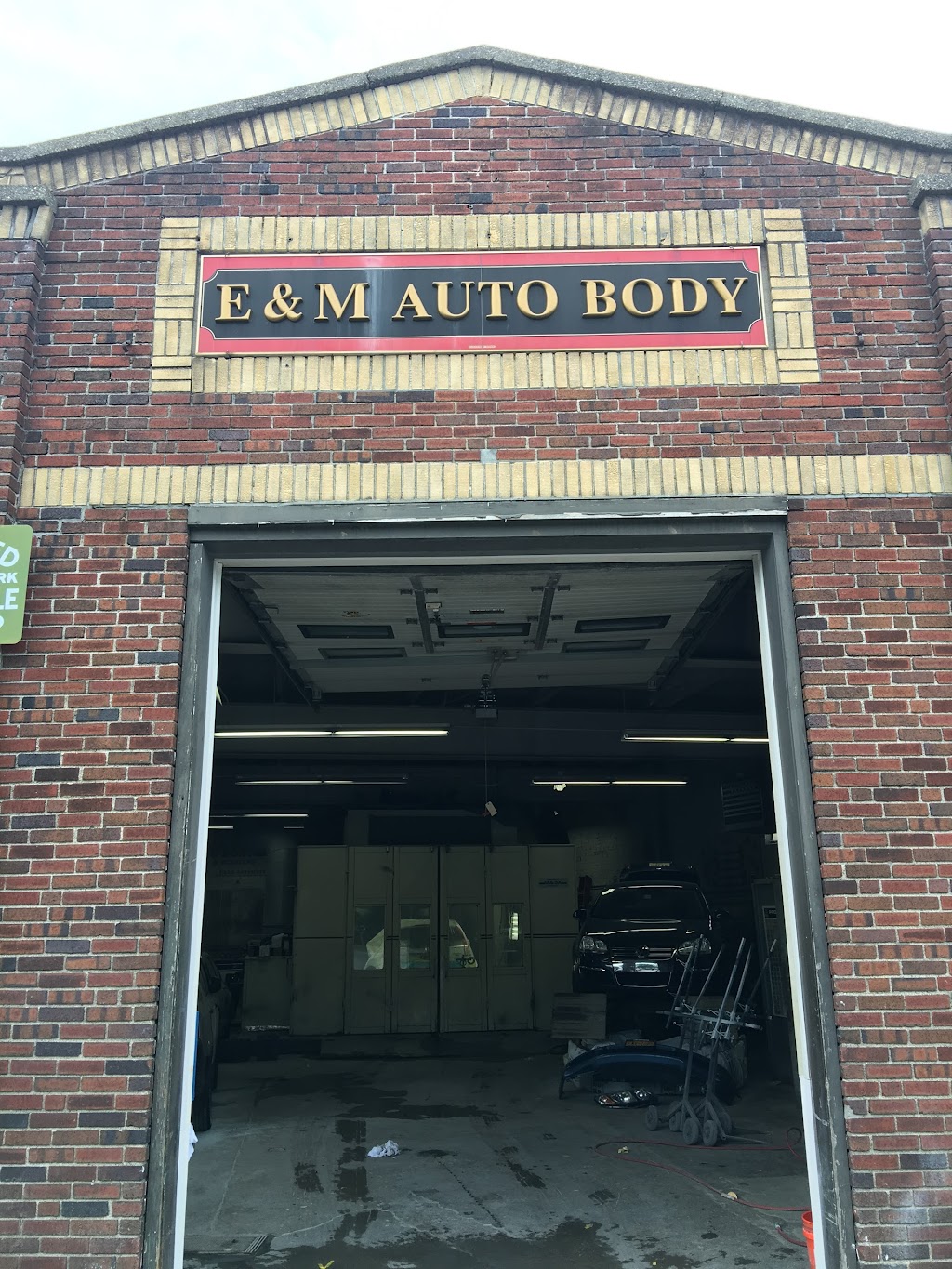 E&M Auto Body Inc | 341 Railroad Ave, Peekskill, NY 10566 | Phone: (914) 739-0496